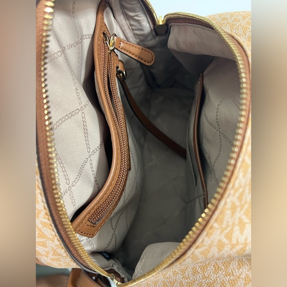 Michael Kors Rhea Medium Backpack Raspberry Multi - Picture 5 of 10